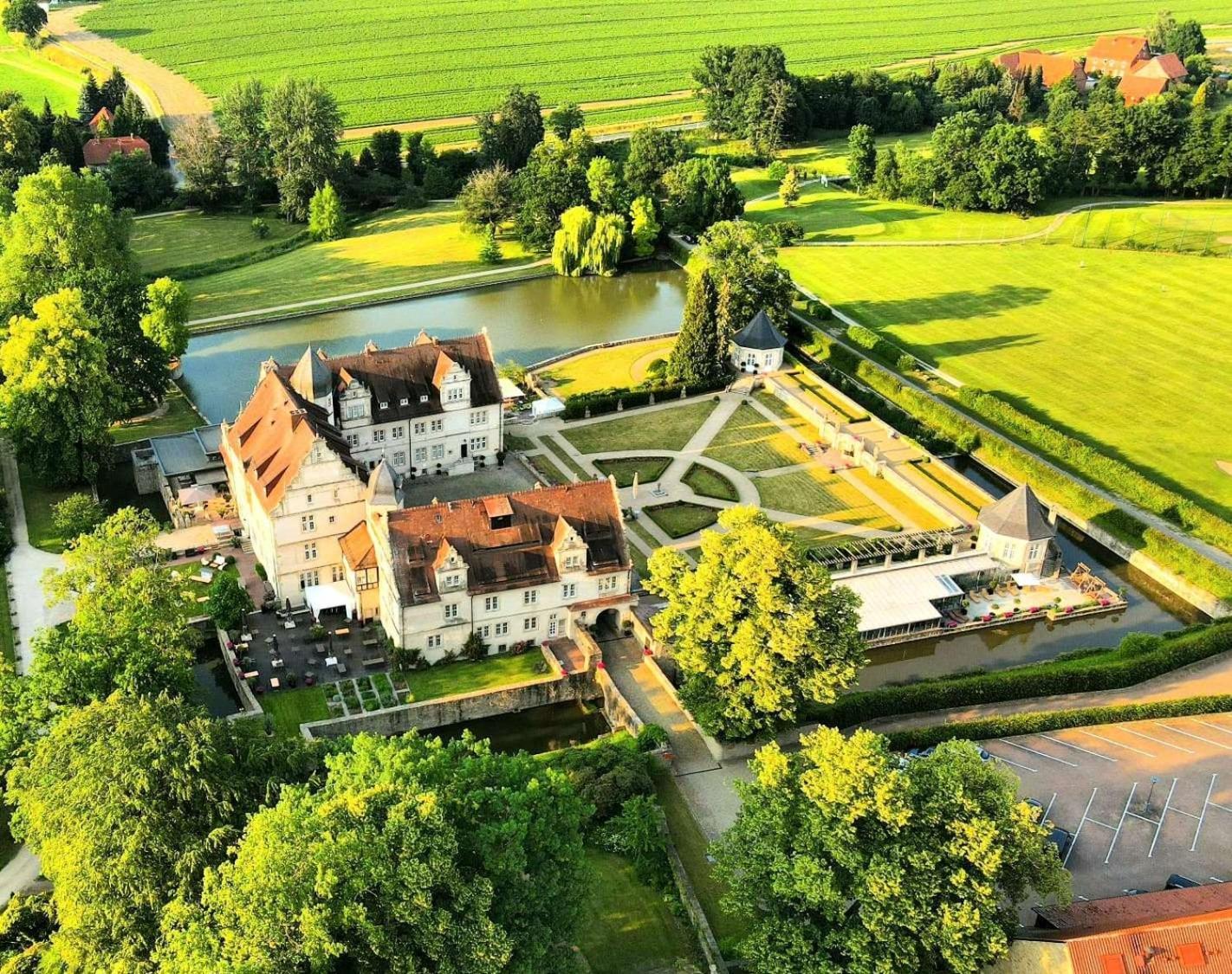 Schlosshotel Muenchhausen Aerzen Esterno foto
