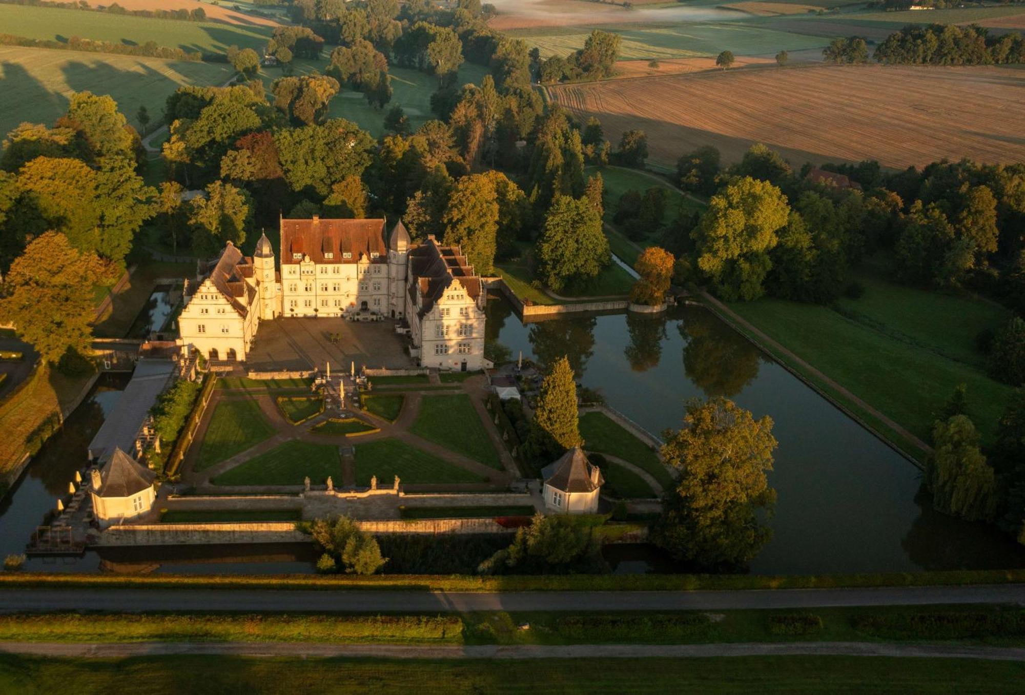 Schlosshotel Muenchhausen Aerzen Esterno foto